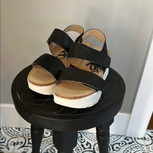 OTBT Black and White Sandals size 7 Montana